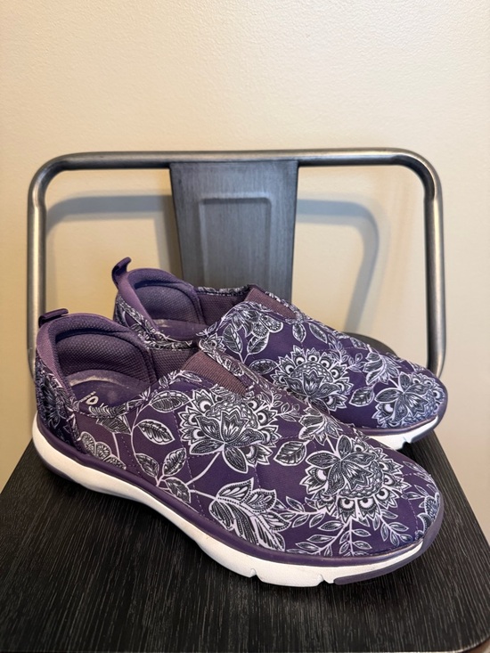 Vera Bradley Shoes - Vera Bradley VB Cloud 2-Mile Slip On Sneakers Flirty Floral Purple Comfort Sz 8